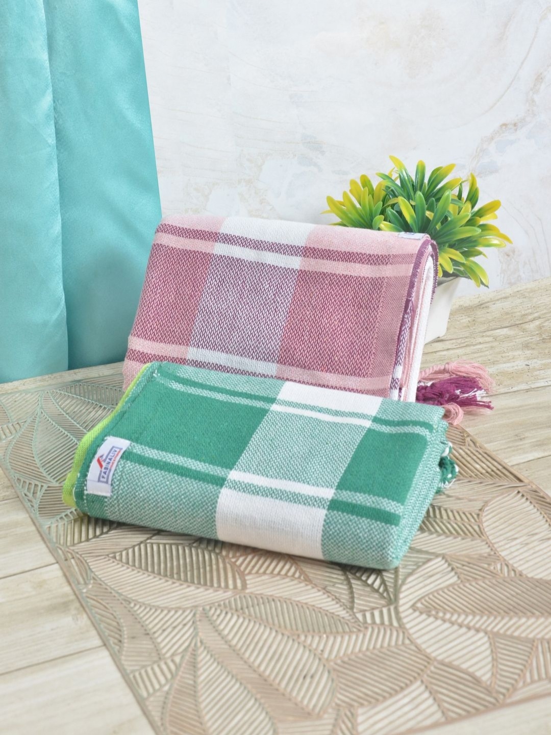 

FABINALIV White & Green 2 Striped Cotton 225 GSM Bath Towel