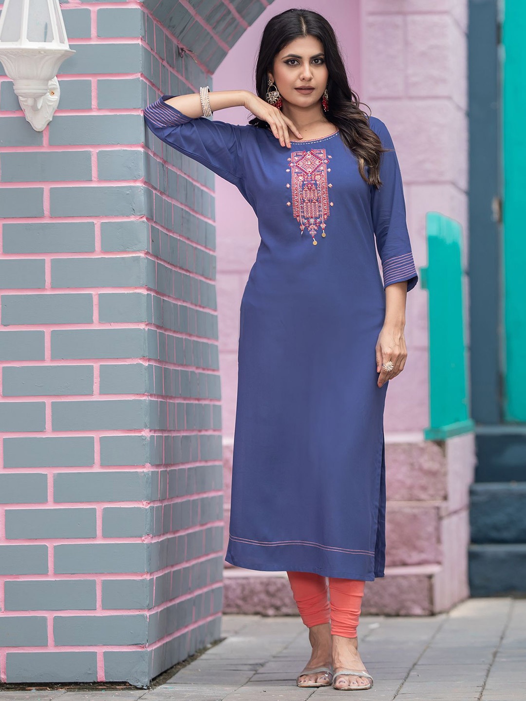 

MITTOO Geometric Yoke Design Round Neck Thread Work Straight Kurta, Navy blue