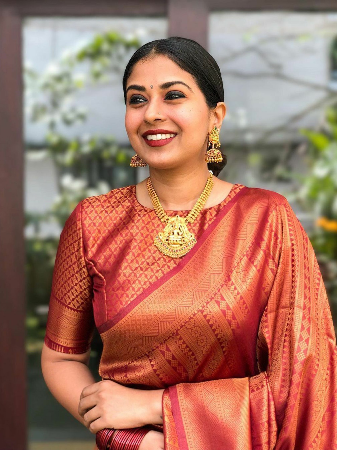 

bansari textiles Woven Design Zari Pure Cotton Patola Saree, Maroon