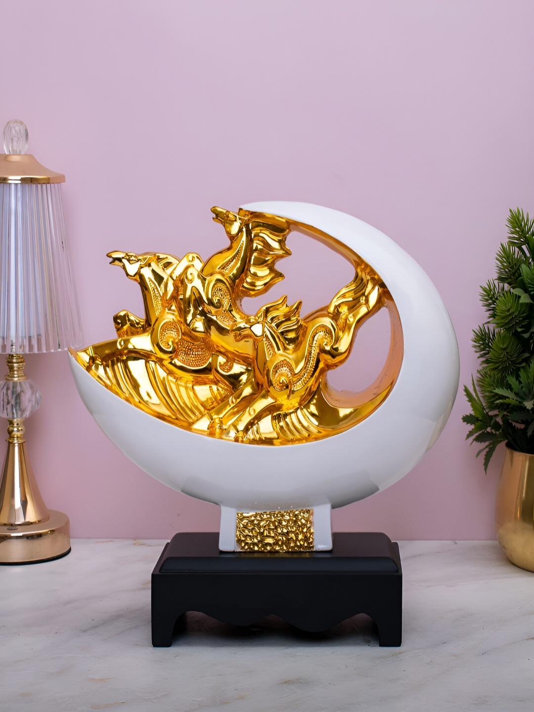 

Craftlayout Statue Gold-Toned Shui Horse Figurine Showpiece