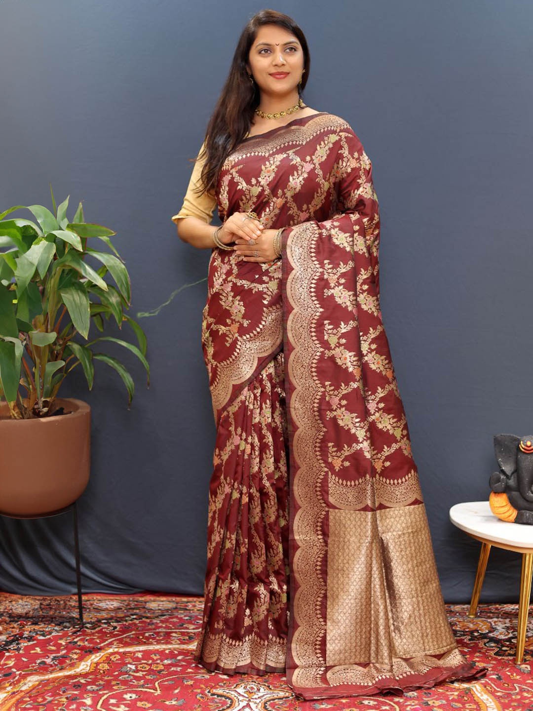 

amirat Jalar Ethnic Motifs Woven Design Zari Pure Silk Banarasi Saree, Maroon