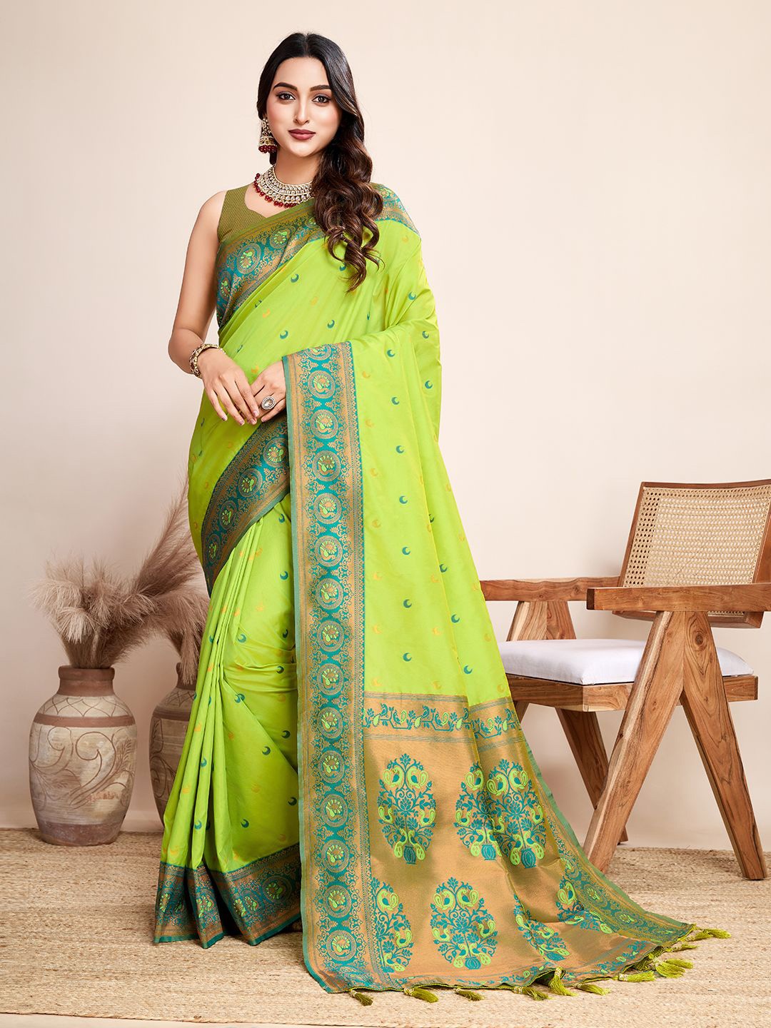 

HEER FASHION Woven Design Zari Pure Silk Paithani Saree, Green
