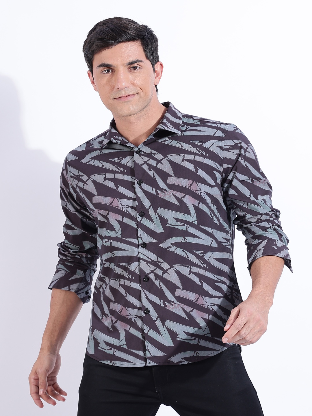 

HERE&NOW Men Slim Fit Spread Collar Abstract Printed Cotton Casual Shirt, Navy blue
