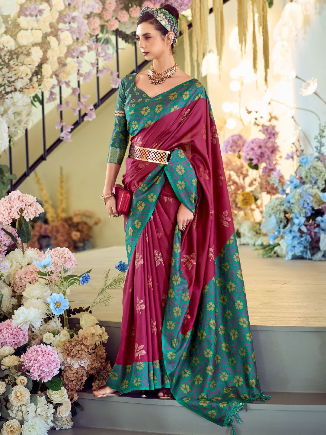 

Panzora Floral Printed Ikat Saree With Unstitched Blouse Piece, Maroon