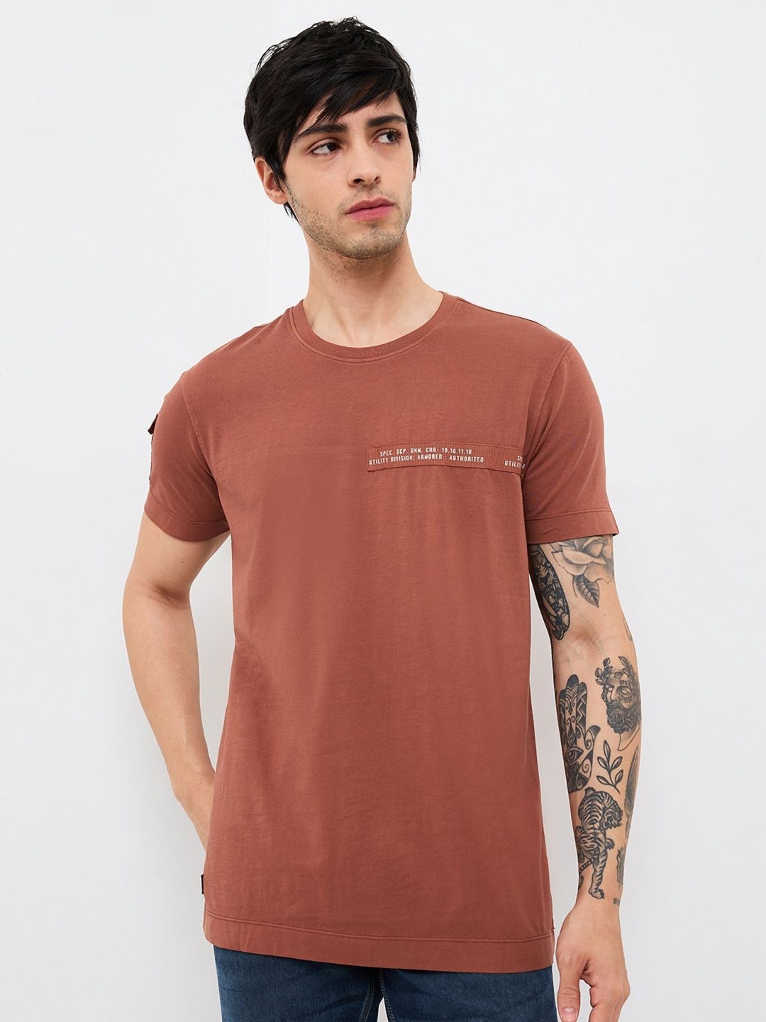 

SPYKAR Men Typography Printed Round Neck Cotton Slim Fit T-shirt, Brown