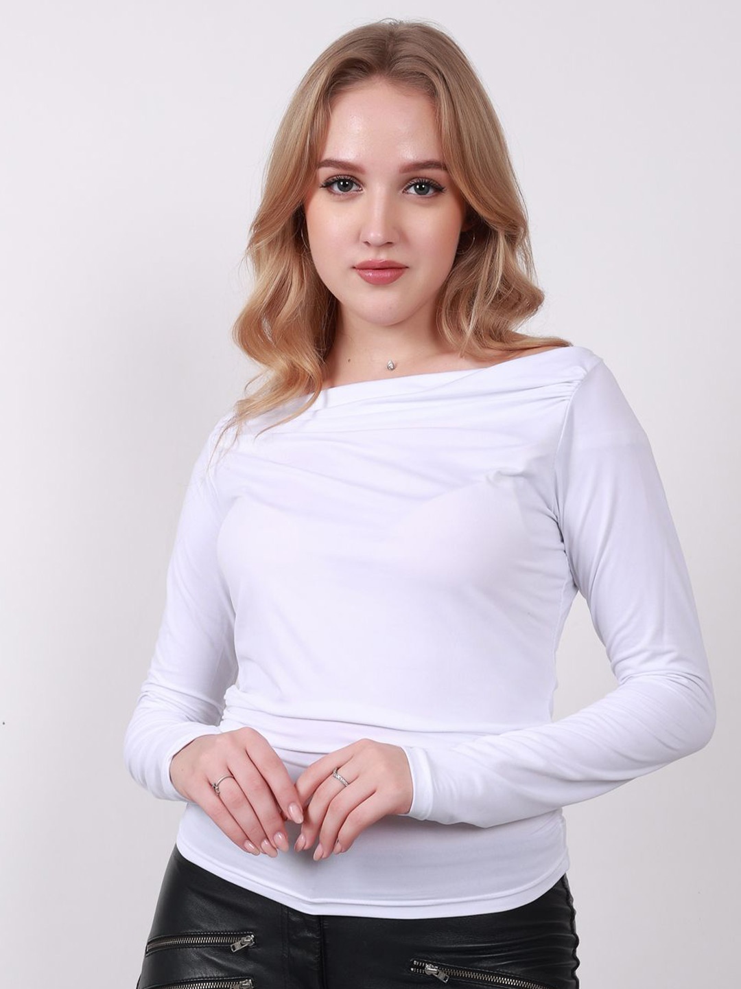 

SIGHTBOMB Off-Shoulder Top, White