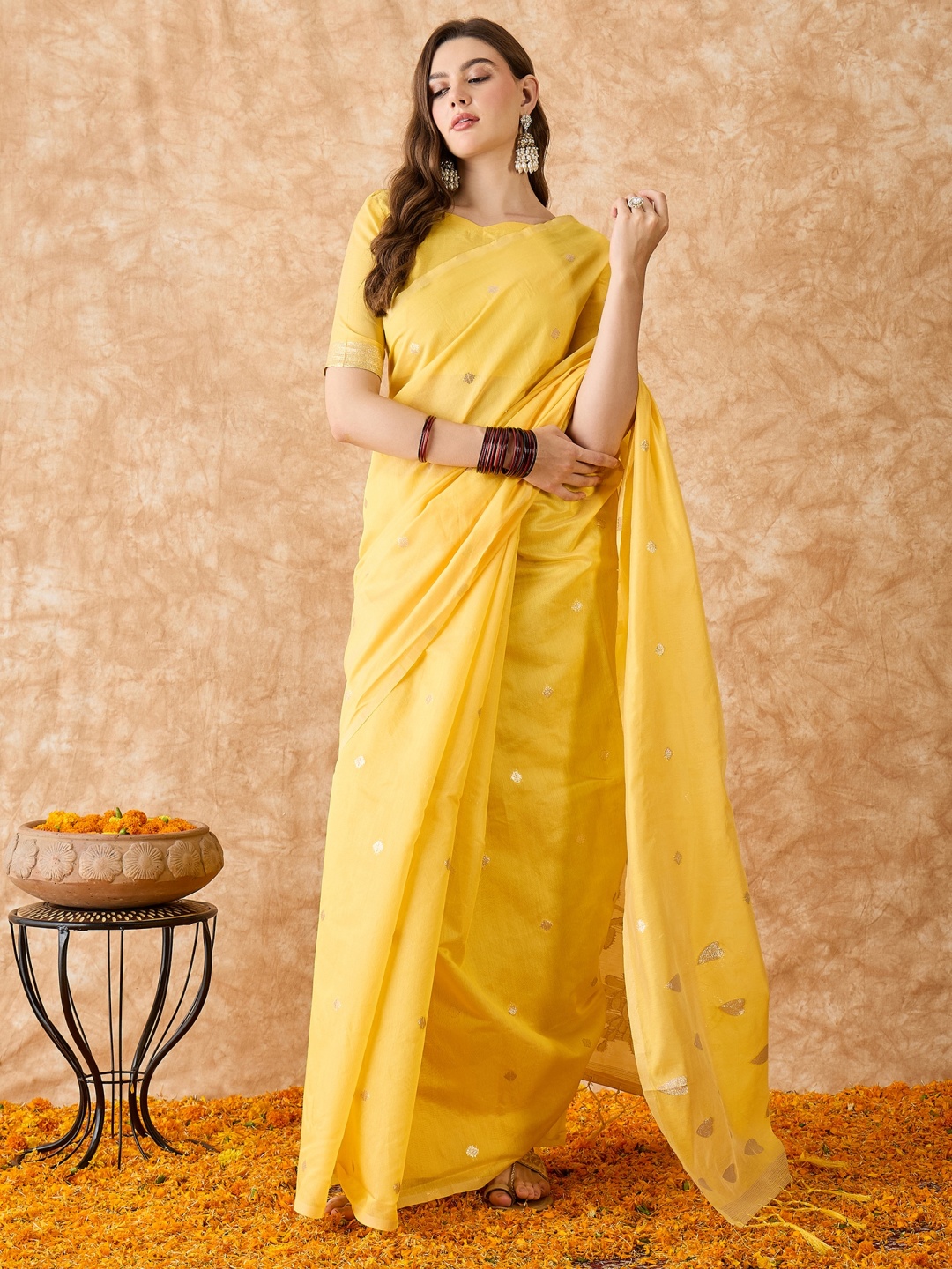 

DEVATITHI Woven Design Yellow Cotton Jacquard Saree
