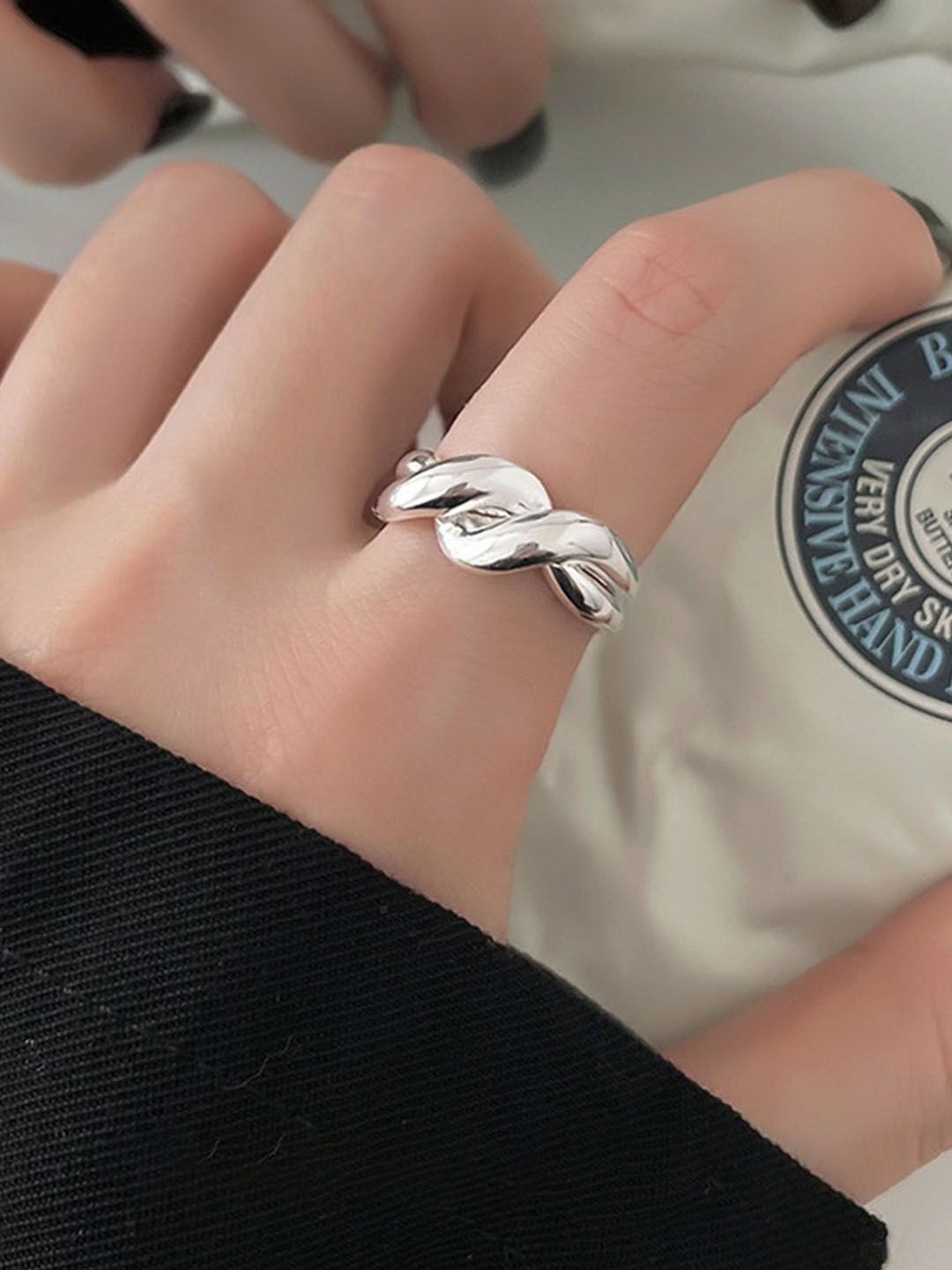 

StyleCast Elegant Silver-Toned Intricate Textured Circular Shaped Finger Ring