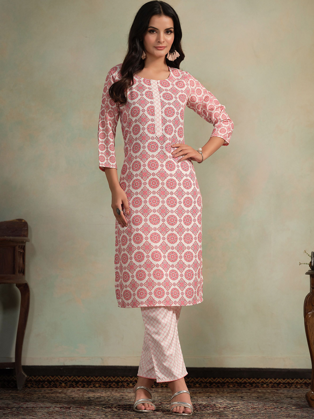 

VIRICA Women Ethnic Motifs Printed Regular Kurta with Trousers, Pink