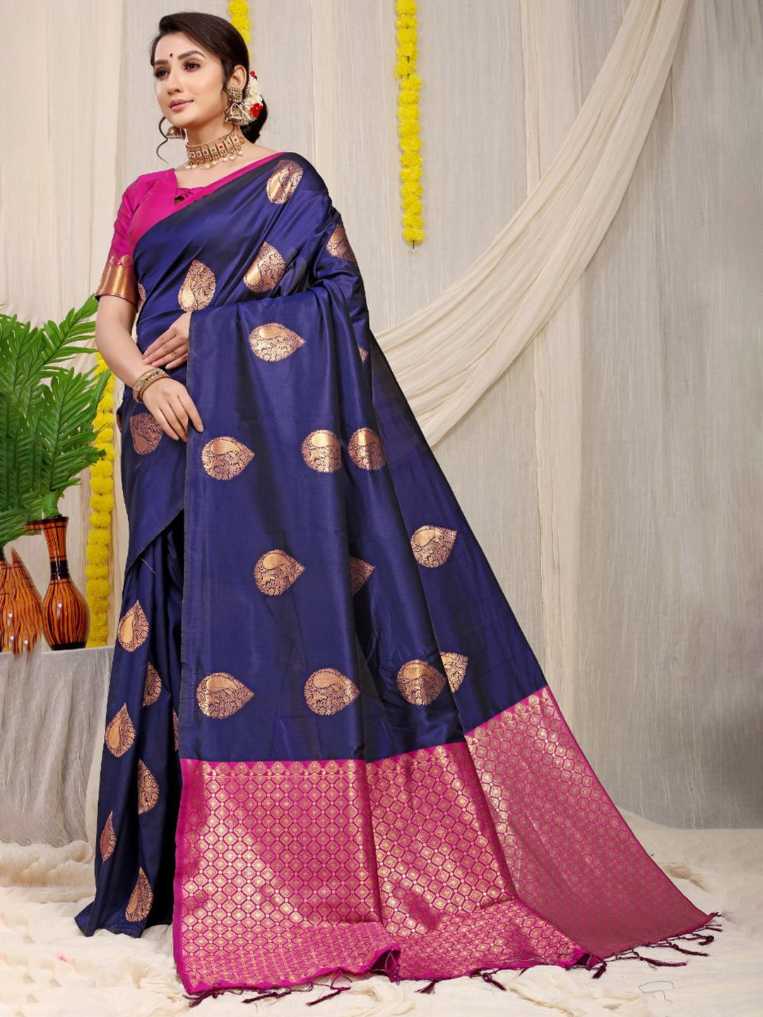 

amirat Woven Design Zari Pure Silk Banarasi Saree, Navy blue