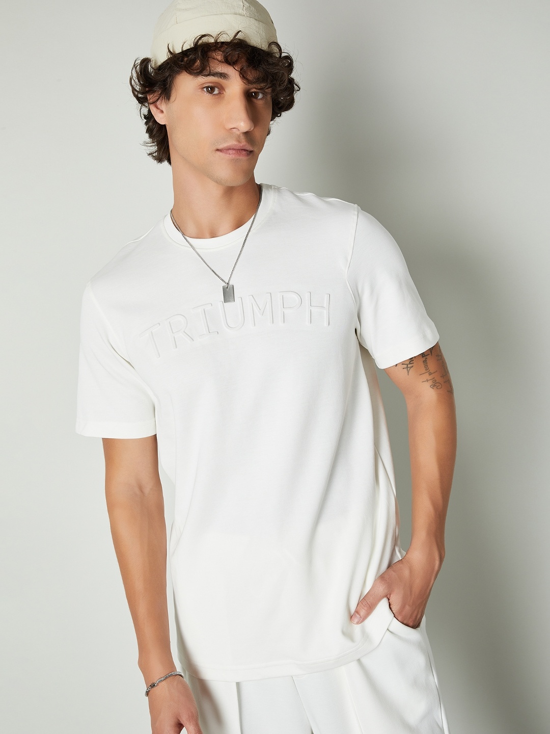 

max Men Typography Printed Round Neck Cotton T-shirt, White