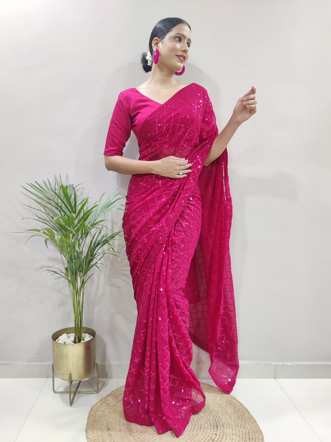 

Moda Rapido Embellished Sequinned Pure Georgette Saree, Rose