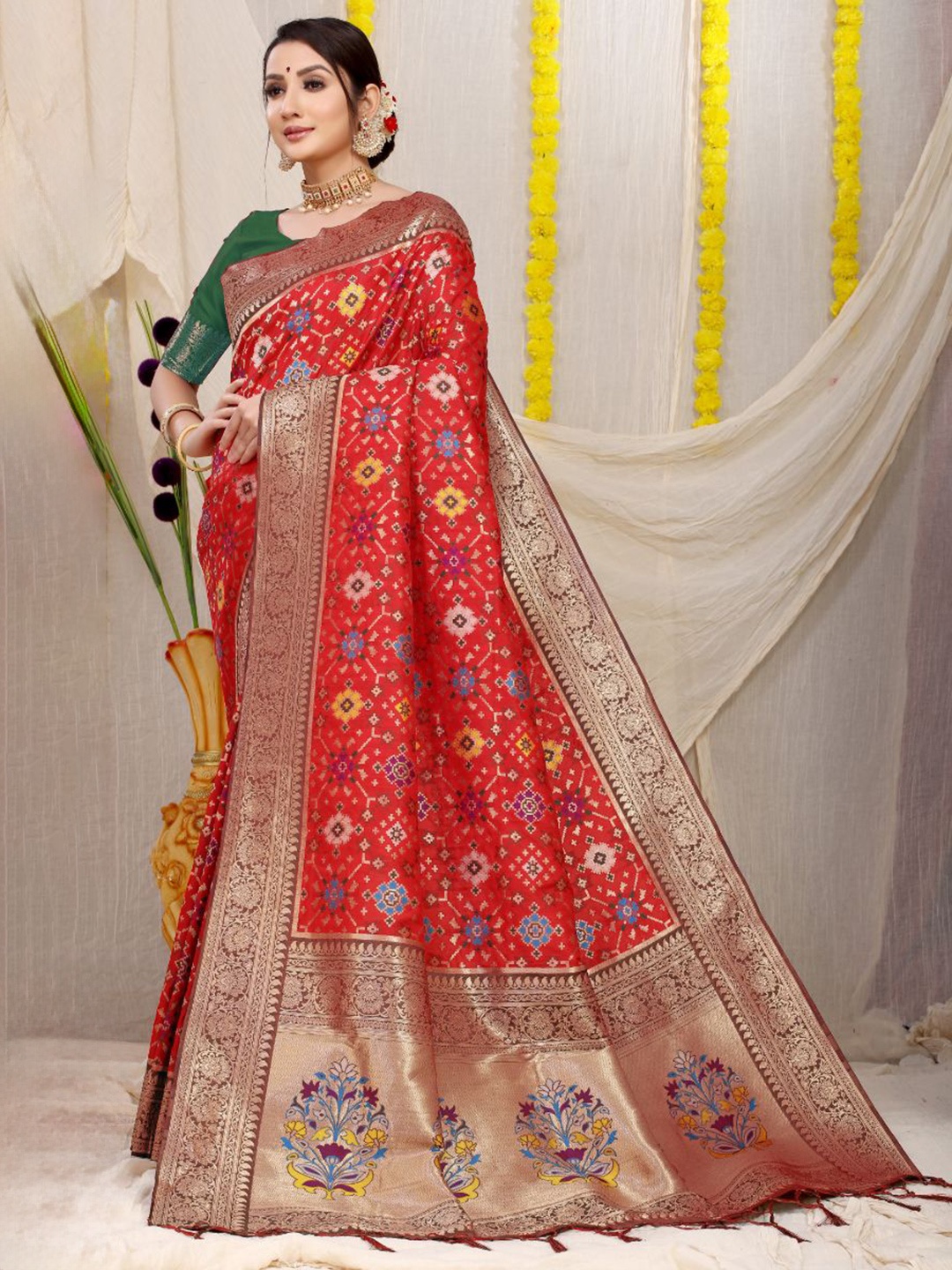 

amirat Ethnic Motifs Woven Design Zari Pure Silk Banarasi Saree, Red