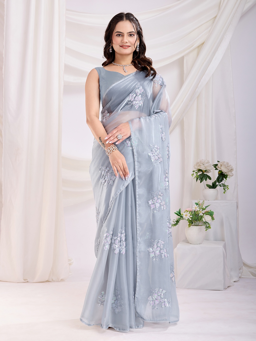 

HERE&NOW Floral Sequinned Saree, Grey