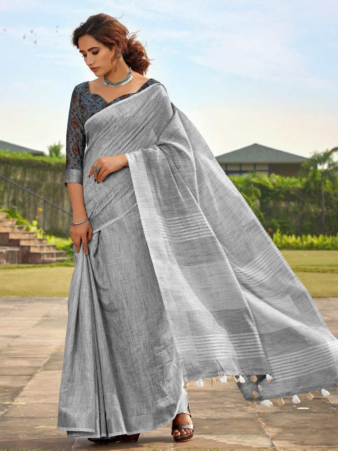 

Panzora Khadi Saree, Grey