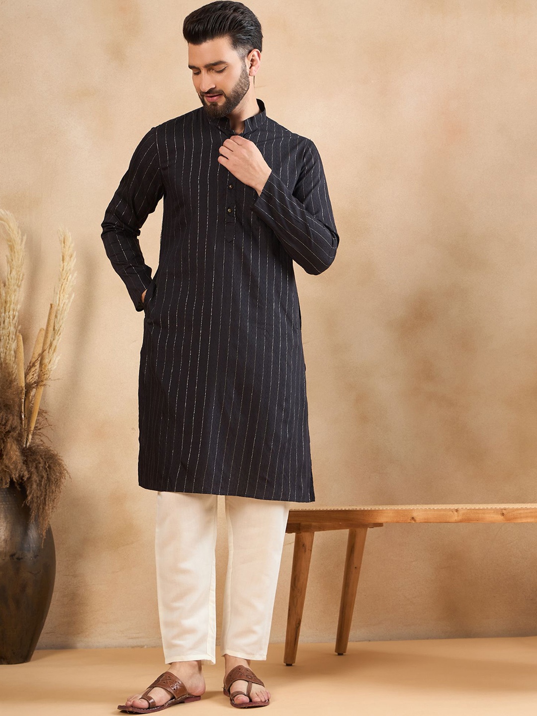 

SWAGG INDIA Geometric Woven Design Mandarin Collar Straight Kurta, Black