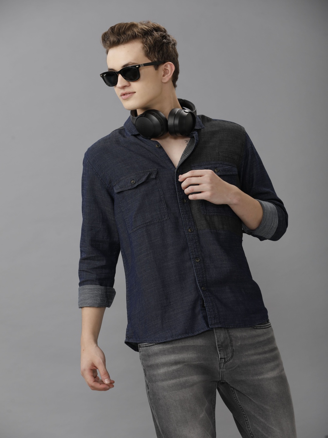 

Voi Jeans Men Relaxed Fit Spread Collar Colourblocked Cotton Casual Shirt, Navy blue