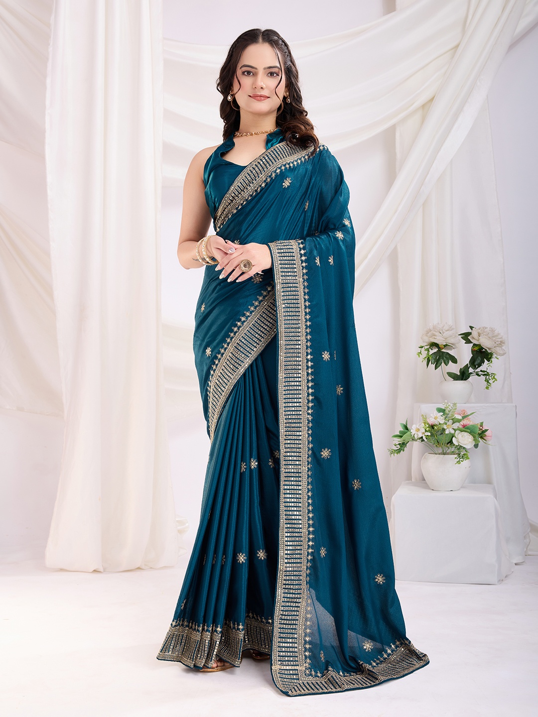 

HERE&NOW Floral Embroidered Saree, Teal