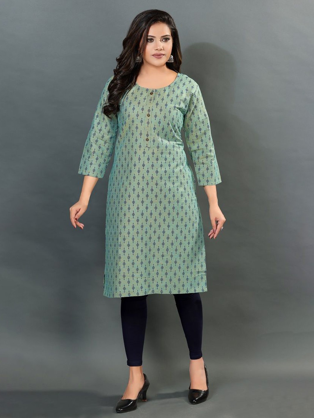 

DREAM & DZIRE Floral Printed Round Neck Pure Cotton Straight Kurta, Green