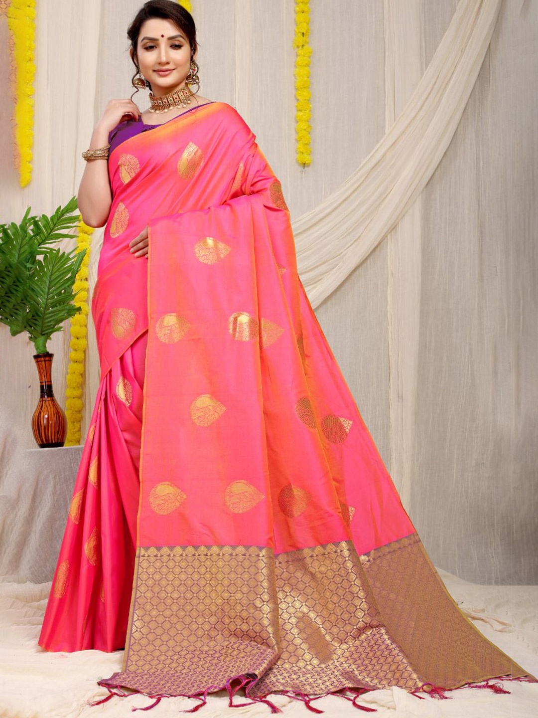 

amirat Woven Design Zari Pure Silk Banarasi Saree, Peach