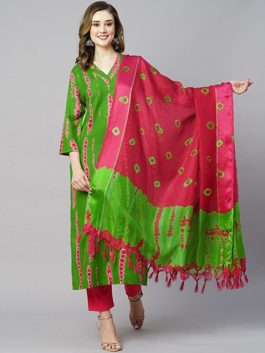 

DIVASTRI Abstract Dyed V-Neck Straight Kurta With Trousers And Dupatta, Green