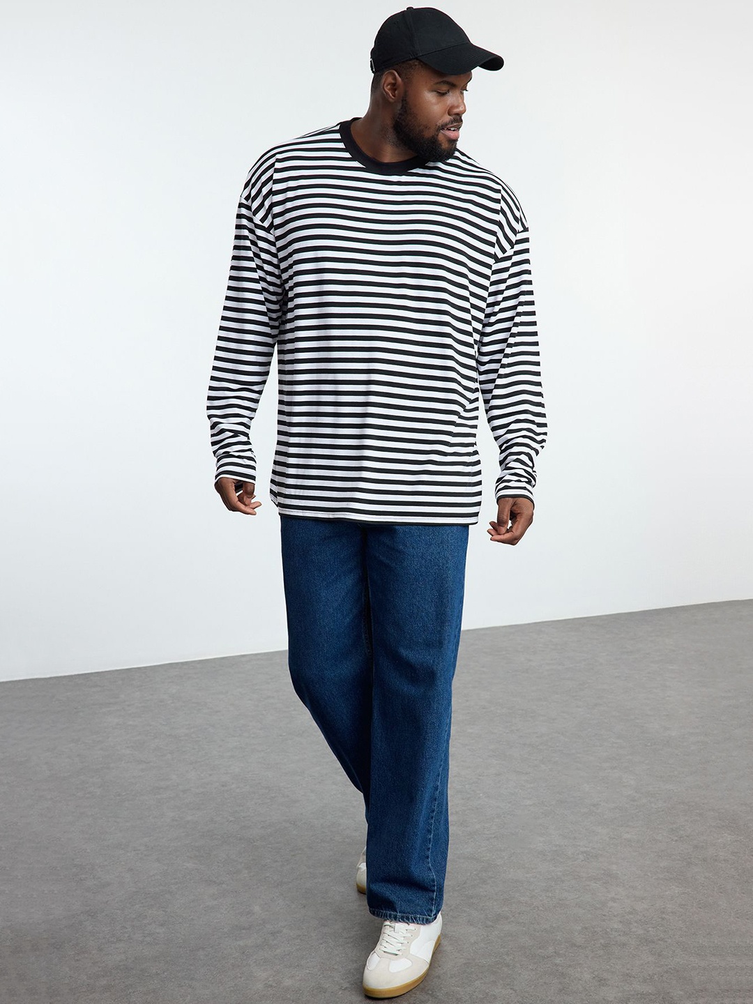 

Trendyol Men Striped Round Neck T-shirt, White