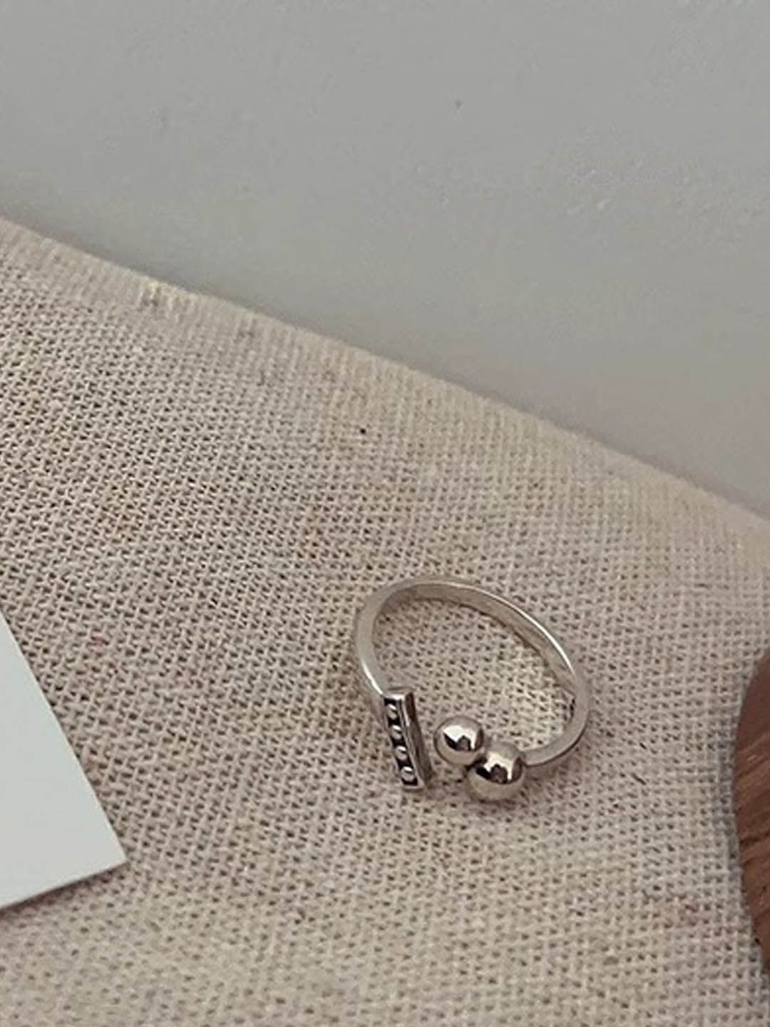 

StyleCast Elegant Silver-Toned Circular Shaped Finger Ring