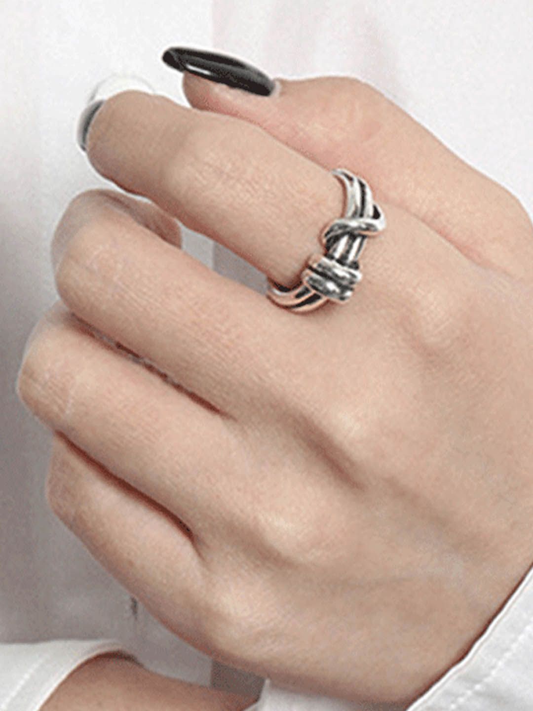

StyleCast Elegant Silver-Toned Textured Finger Ring