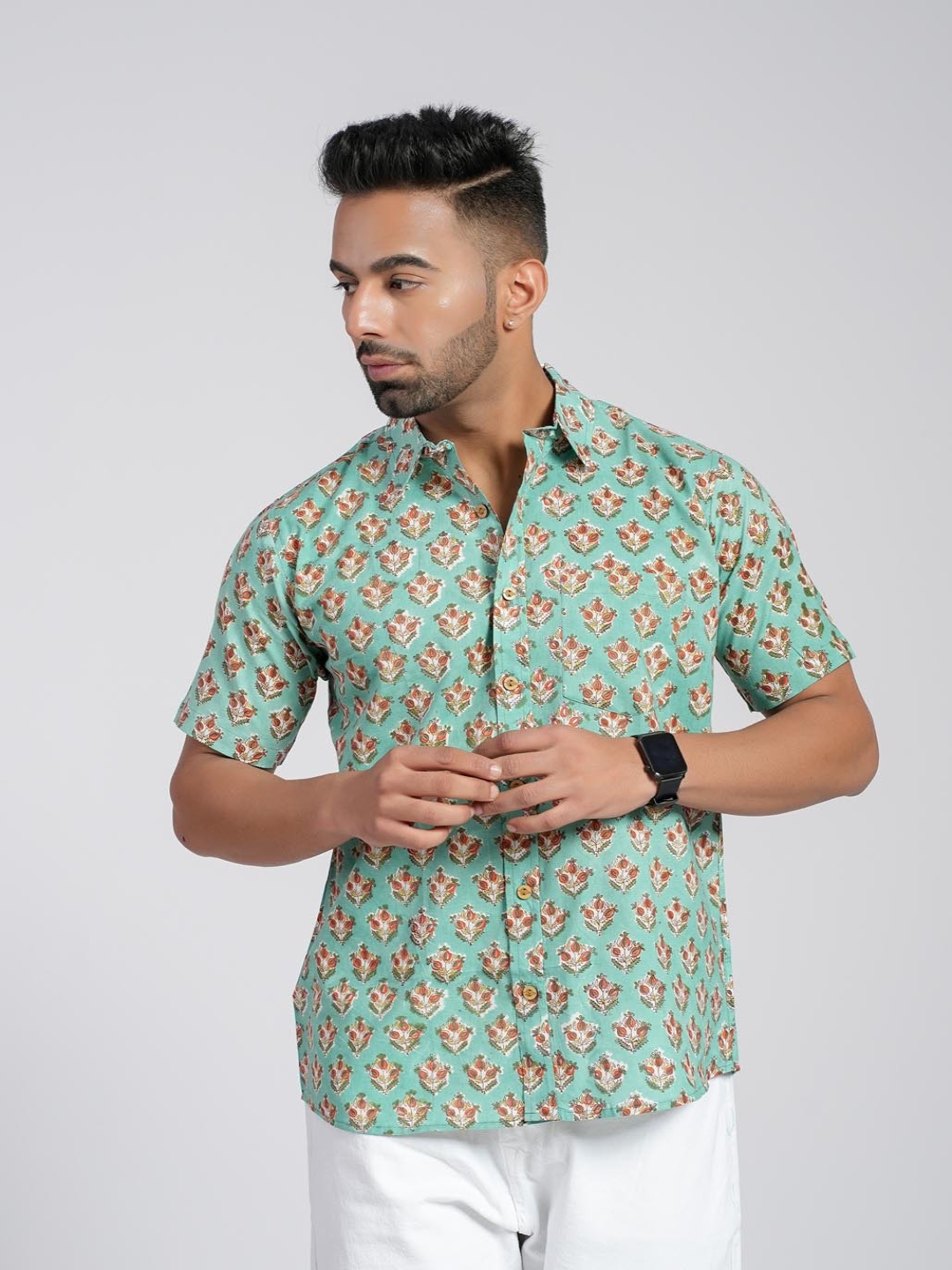 

Cotton Curio Men Comfort Fit Spread Collar Floral Printed Cotton Casual Shirt, Green