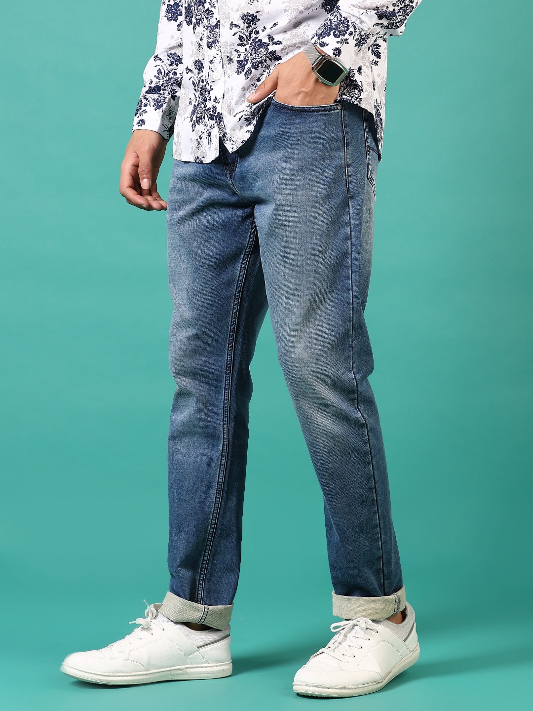 

V-Mart Men Regular Fit Mid-Rise Light Fade Cotton Jeans, Blue