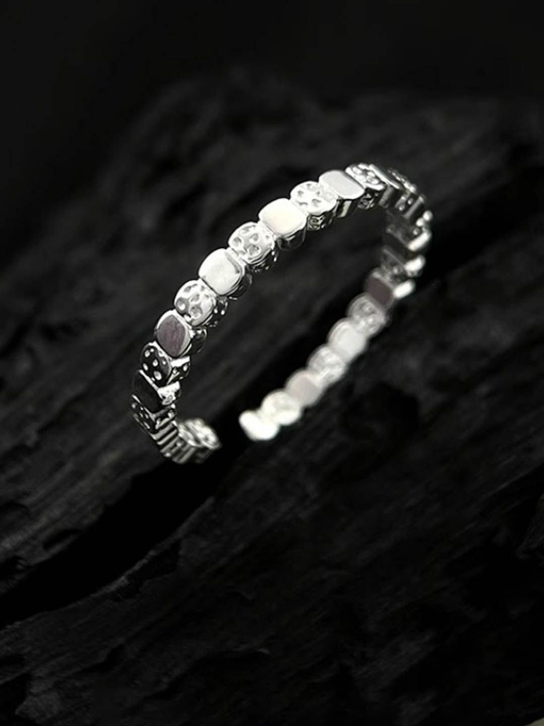 

StyleCast Elegant Silver-Toned Intricate Textured Finger Ring
