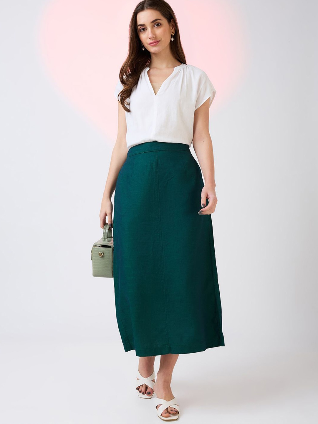 

Globus Self Design Mid Rise Side Pockets Midi Workwear Skirt, Green