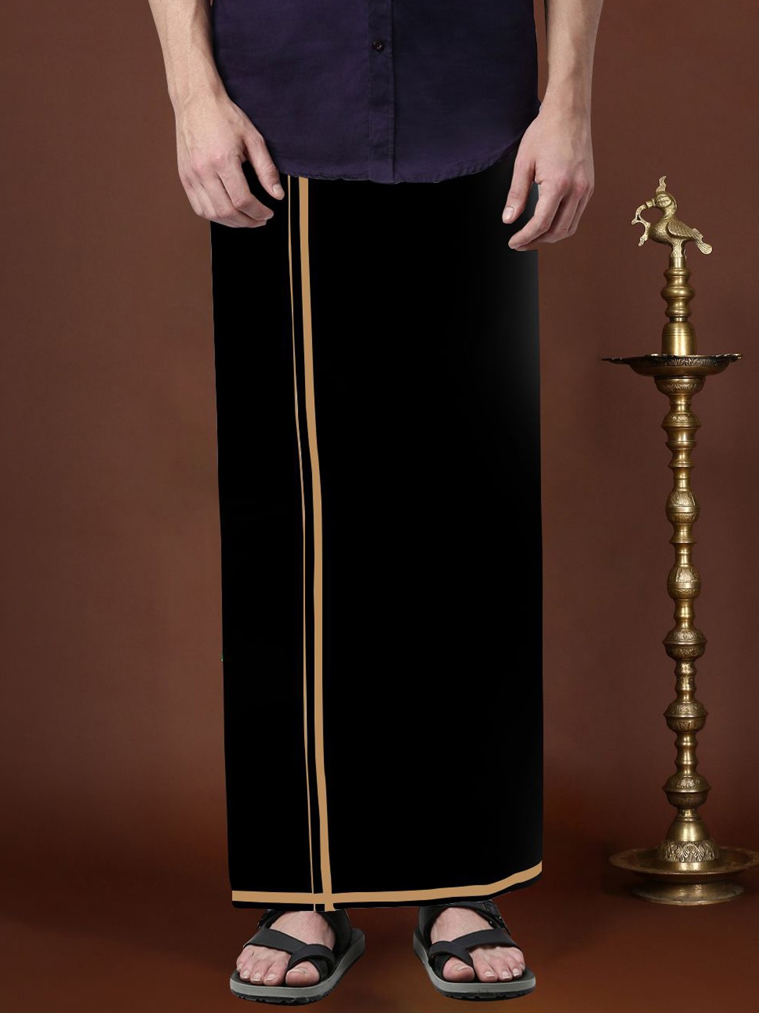 

Devala Weavers Society Men Cotton Dhoti, Black