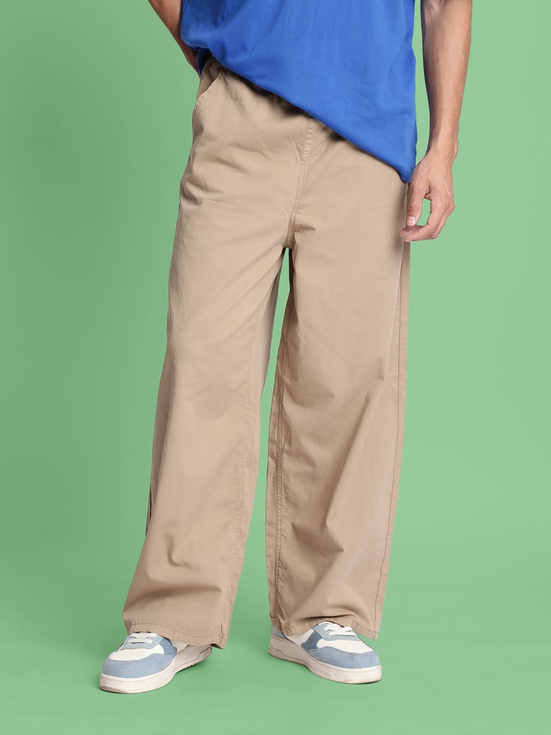

Bene Kleed Men Loose Fit Trousers, Beige