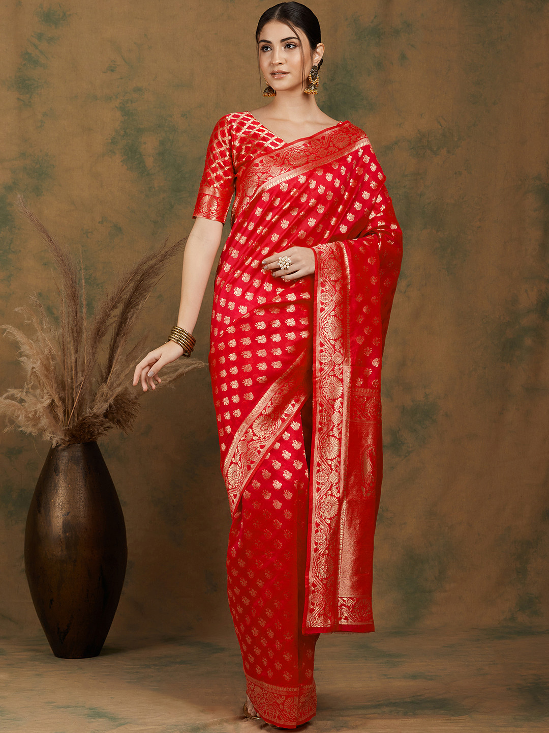 

DEVATITHI Woven Design Zari Silk Blend Kanjeevaram Saree, Red