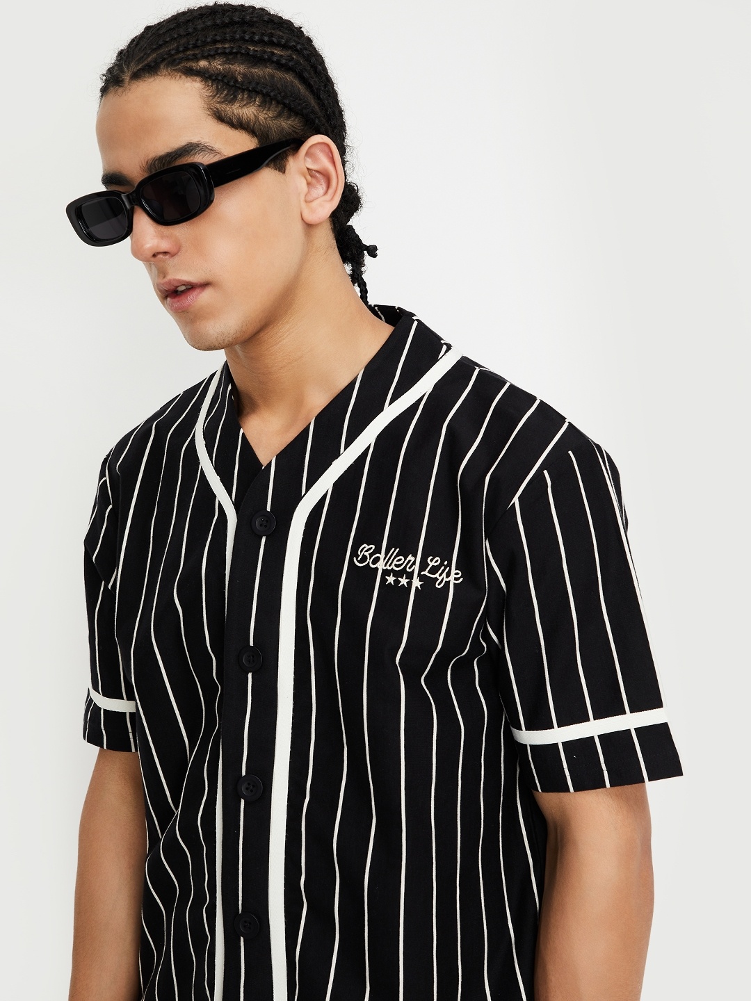 

max Men Vertical Striped Collarless Shirt, Black