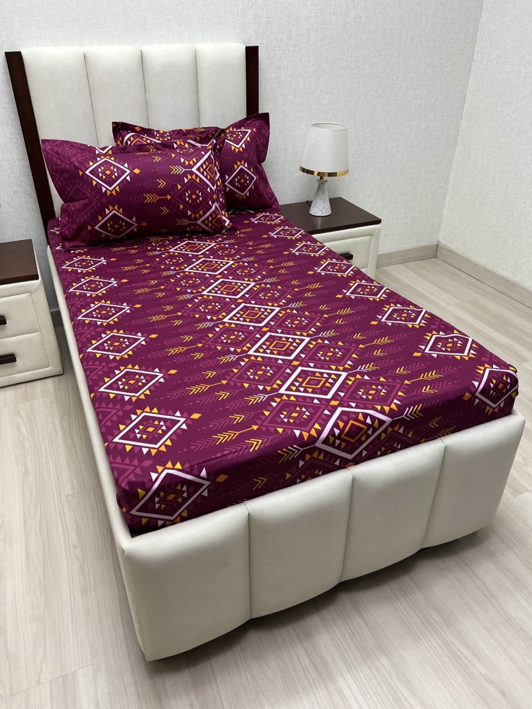 

Pure Decor Lounge Fur Purple Geometric 260 TC Single Bedsheet Set 1.73 x 2.36 m