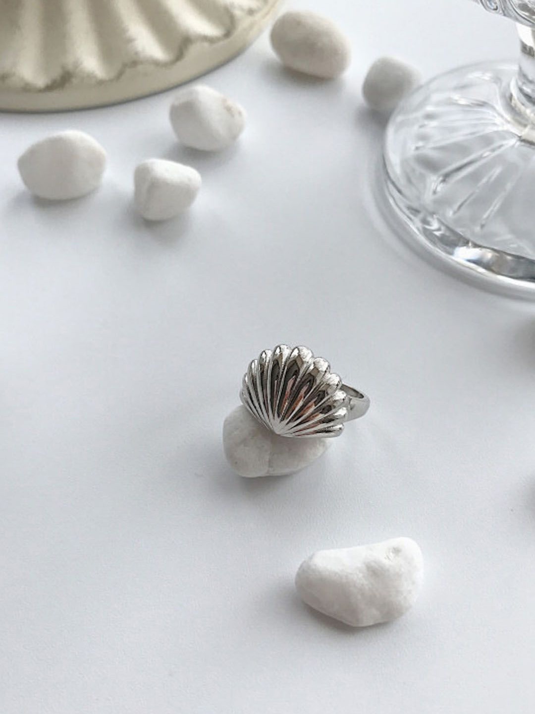 

StyleCast Elegant Silver-Plated Sea Shell shaped Adjustable Finger Ring