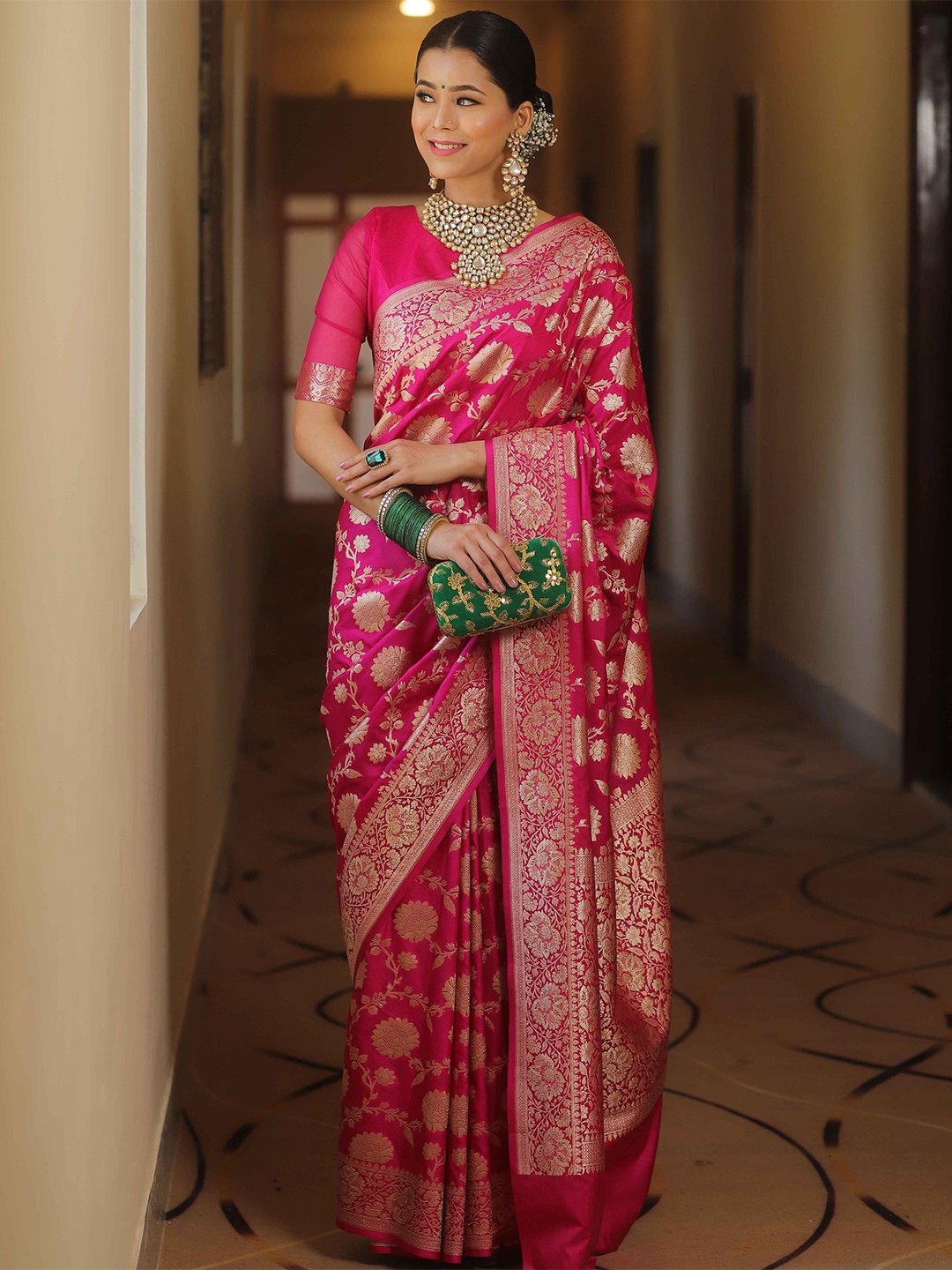 

ZILVIRA Woven Design Zari Banarasi Saree, Pink