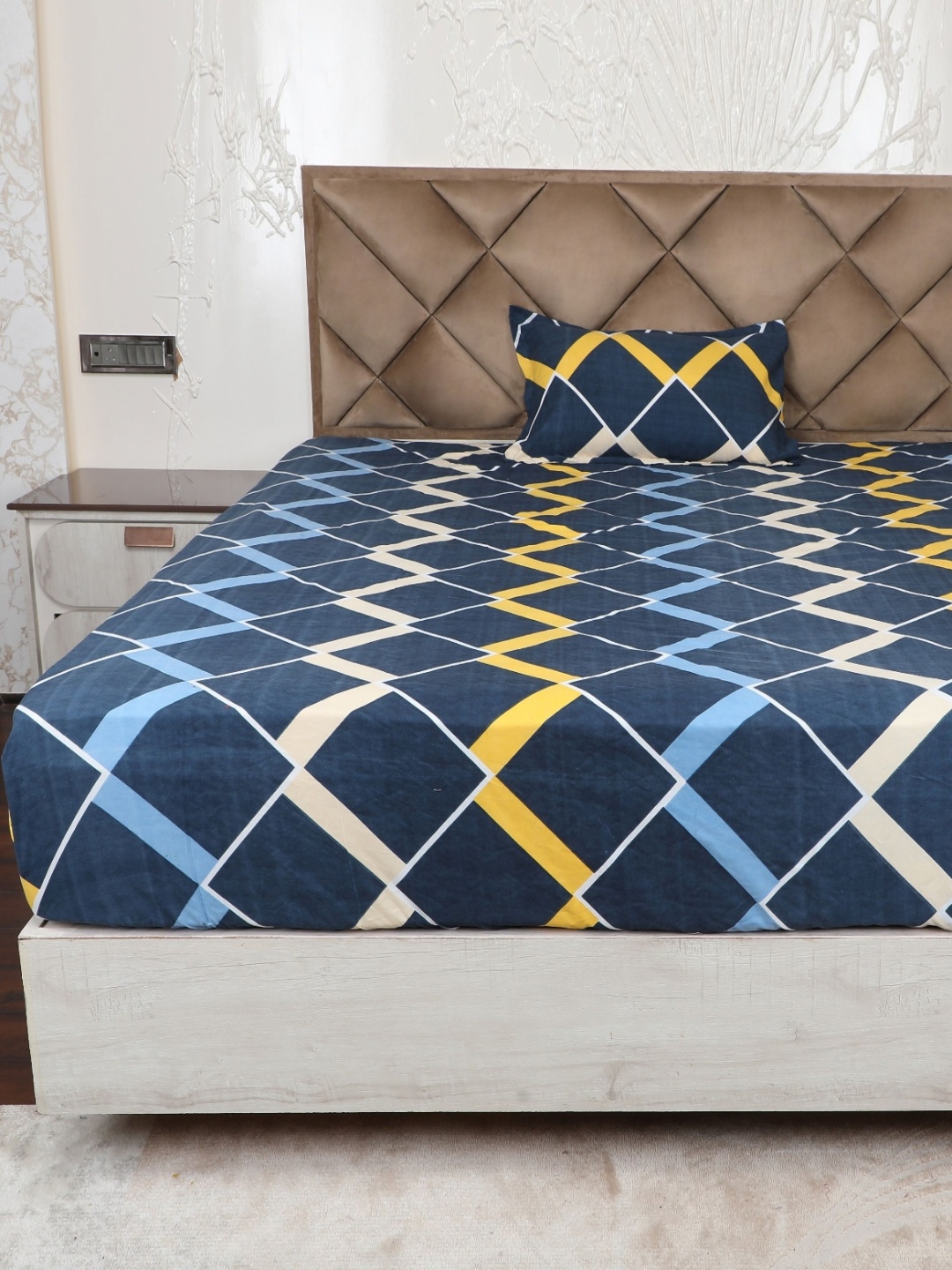 

AJISH Blue Geometric 180 TC Single Bedsheet with 1 Pillow Covers Set 137.16 CM X 228.6 CM, Yellow