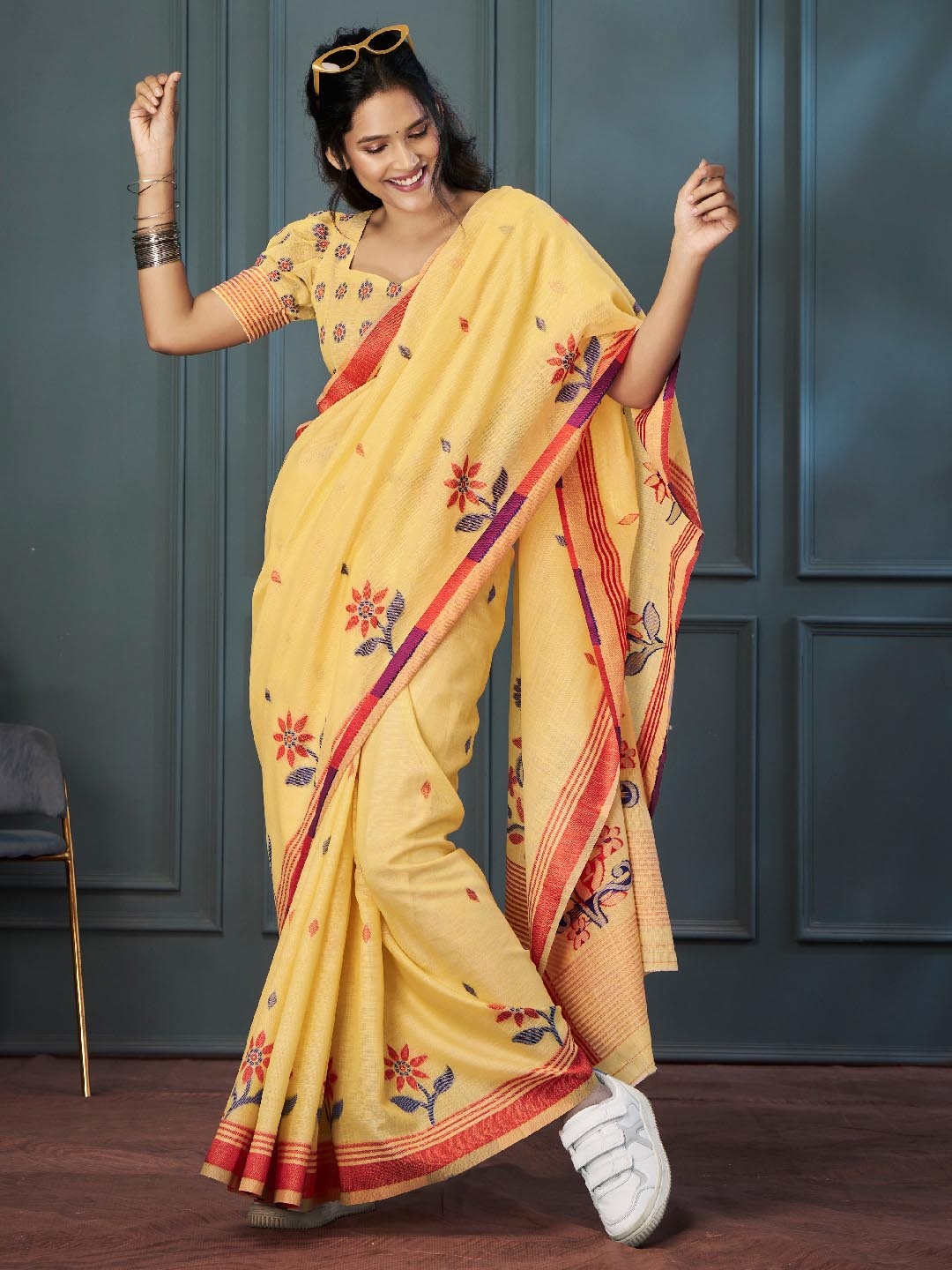 

Panzora Floral Embroidered Saree, Yellow