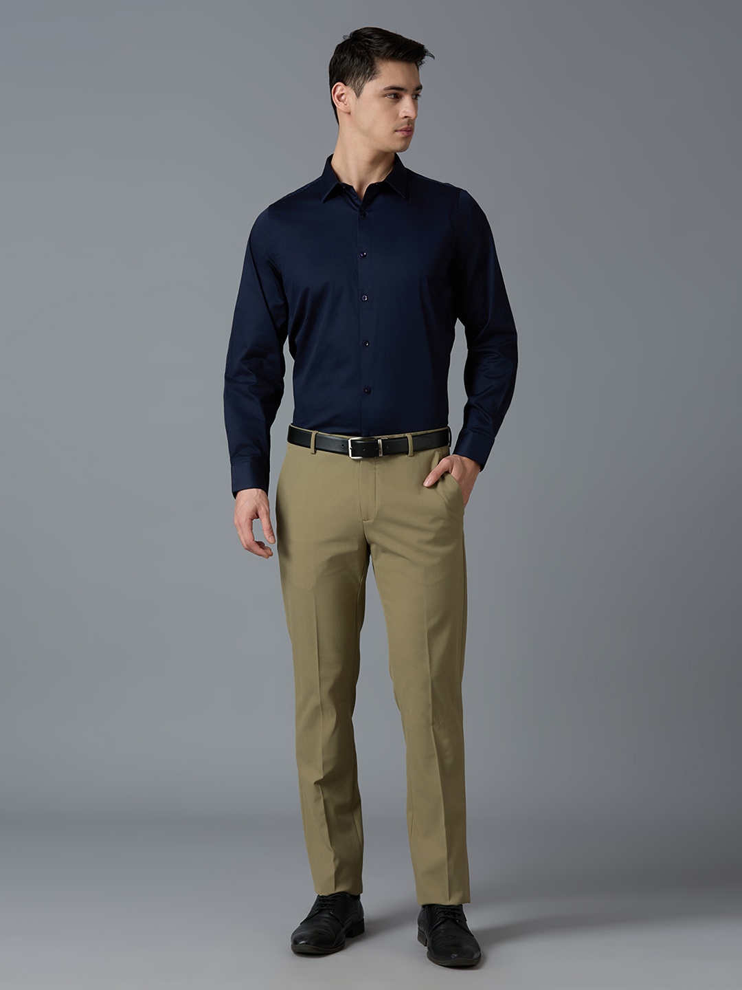 

Reid & Taylor Men Slim Fit Opaque Formal Shirt, Blue