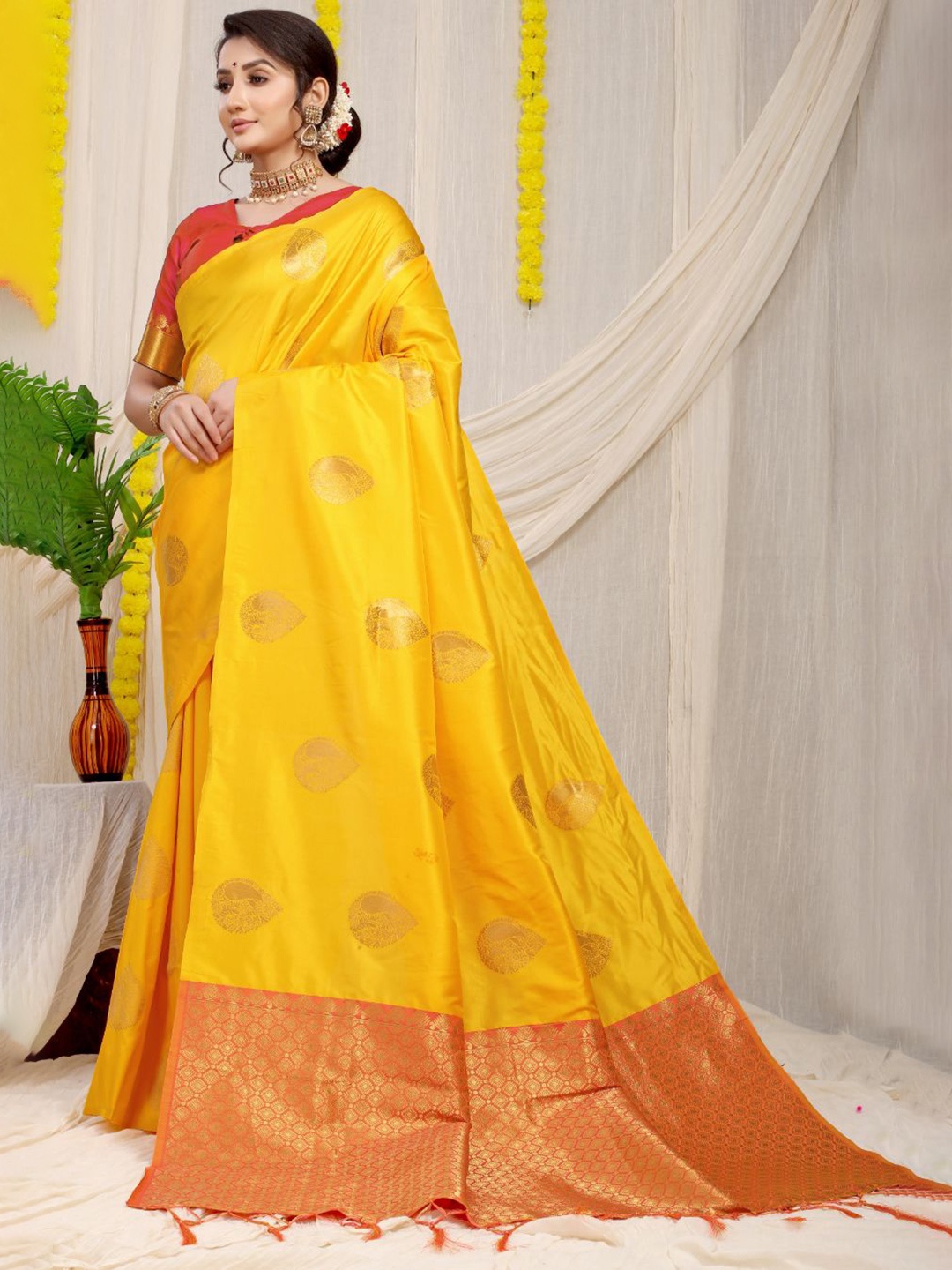 

amirat Woven Design Zari Banarasi Saree, Yellow
