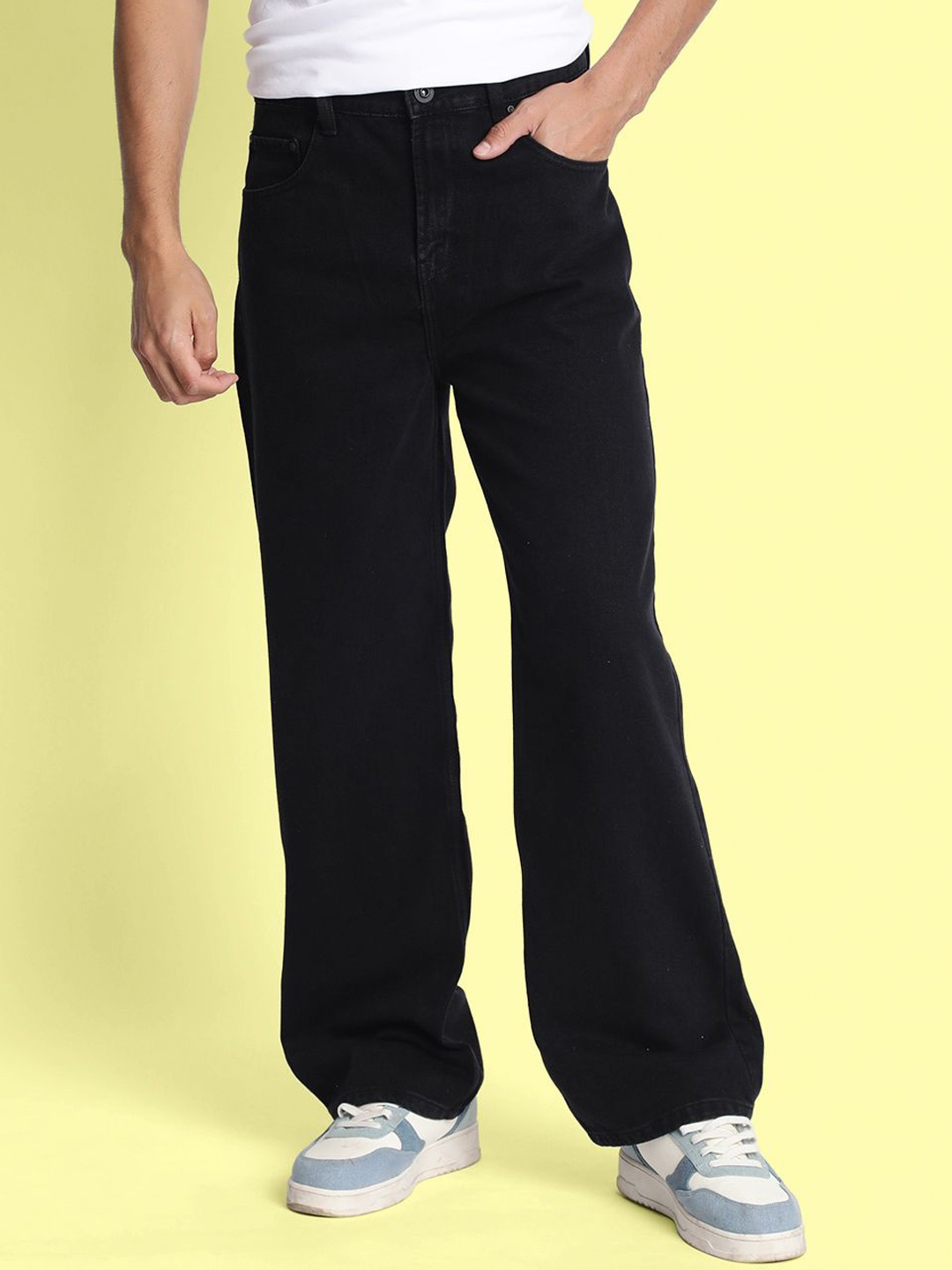 

The Roadster Lifestyle Co Men Cotton Mid Rise Wide Leg No Faded Jeans, Black