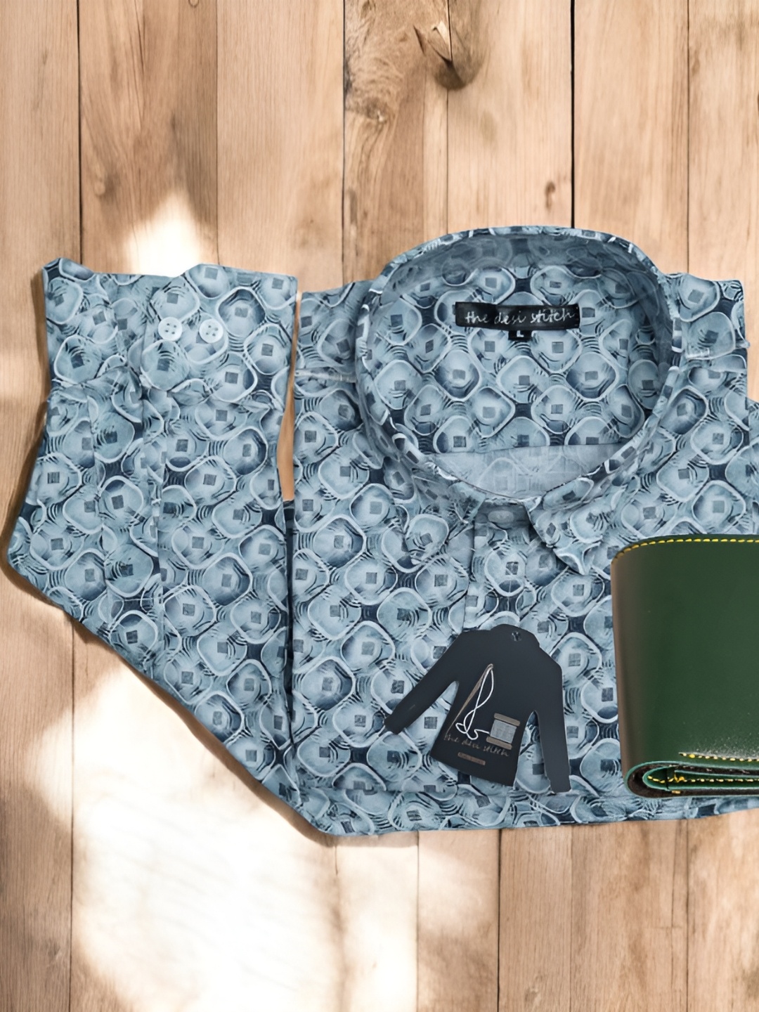 

Anikmart Abstract Printed Spread Collar Cotton Shirt & Leather Wallet, Blue