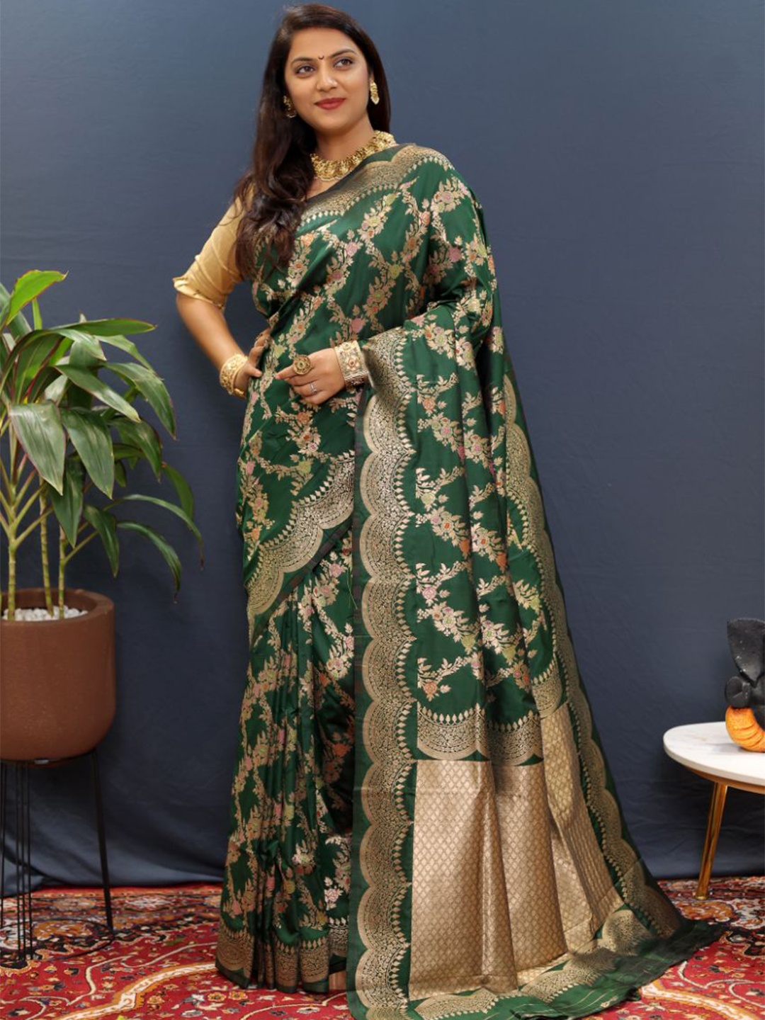 

amirat Jalar Ethnic Motifs Woven Design Zari Pure Silk Banarasi Saree, Green