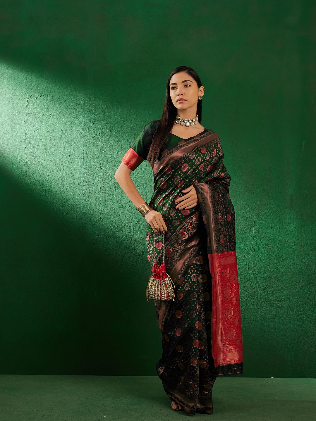 

DEVATITHI Woven Design Zari Banarasi Saree, Fluorescent green