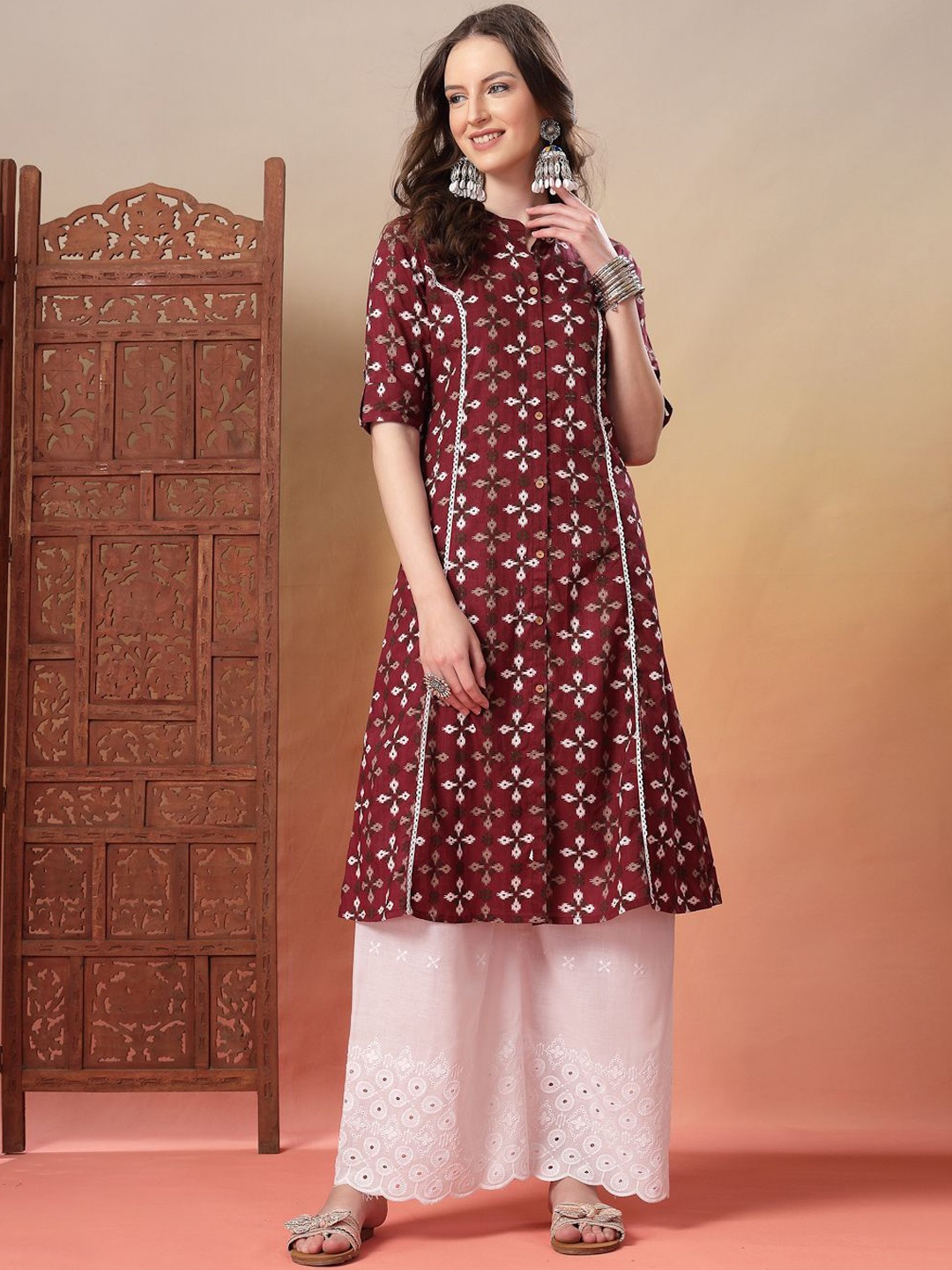 

Stylum Ethnic Motifs Printed Mandarin Collar Rolled-Up Sleeves Straight Pure Cotton Kurta, Maroon