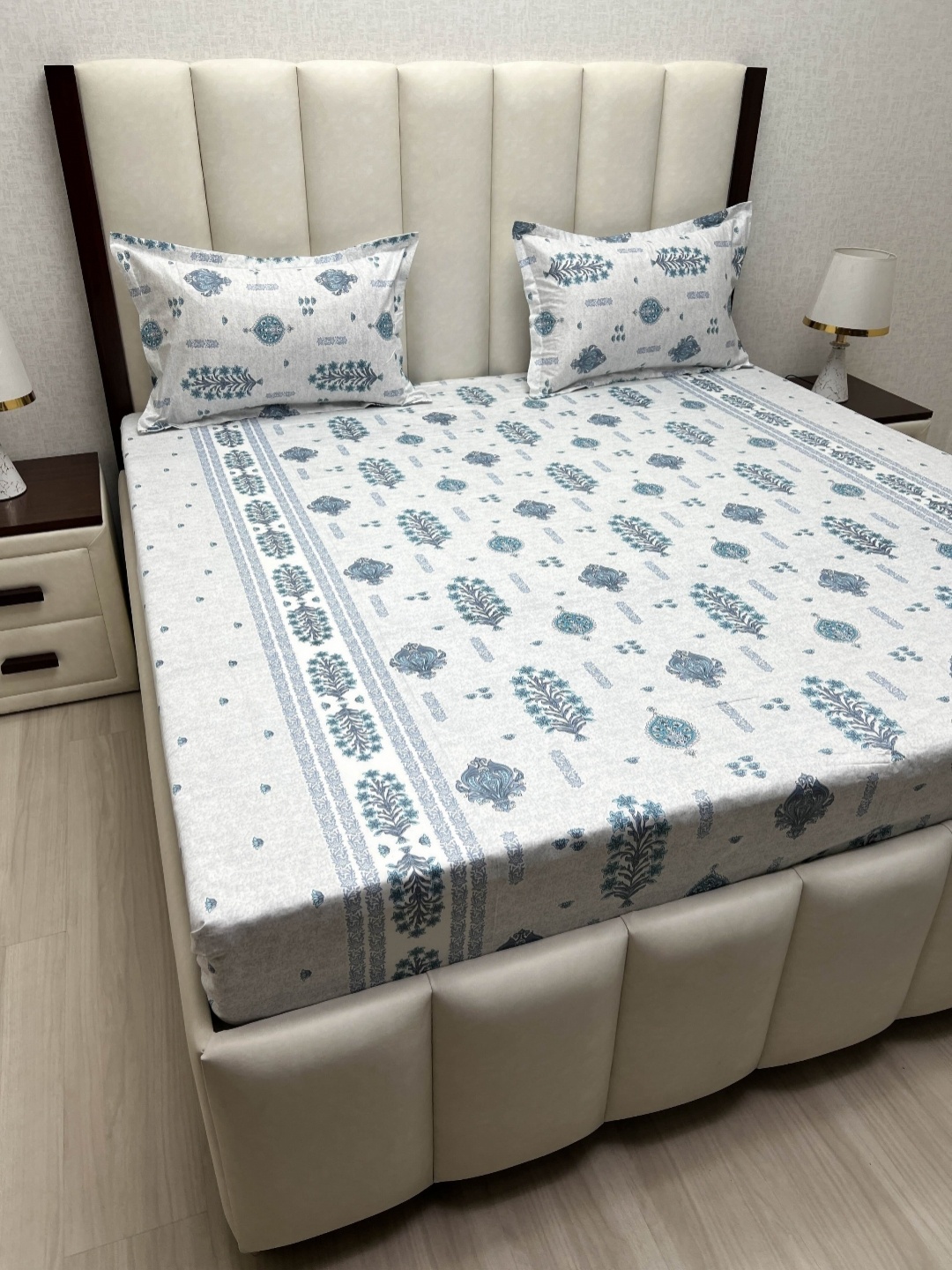 

Pure Decor Blue & White Ethnic Motifs 400 TC Queen Bedsheet Set- 2.28 m x 2.54 m