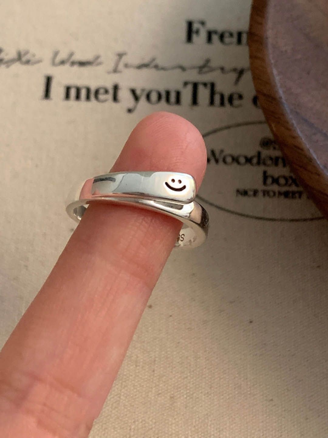 

StyleCast Elegant Silver-Toned Circular Shaped Finger Ring